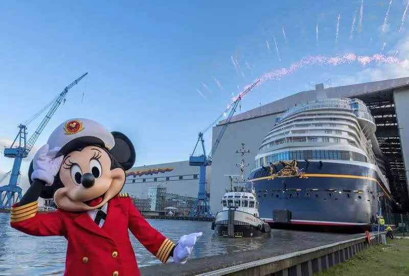 Captain Minnie and Disney Wish