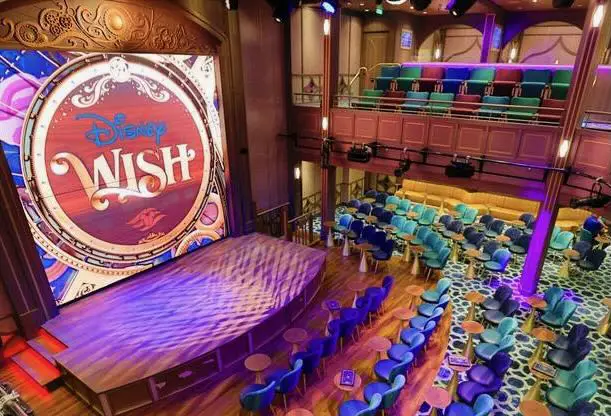Disney Wish Luna enjoy live music, comedy acts and family game shows including Bingo